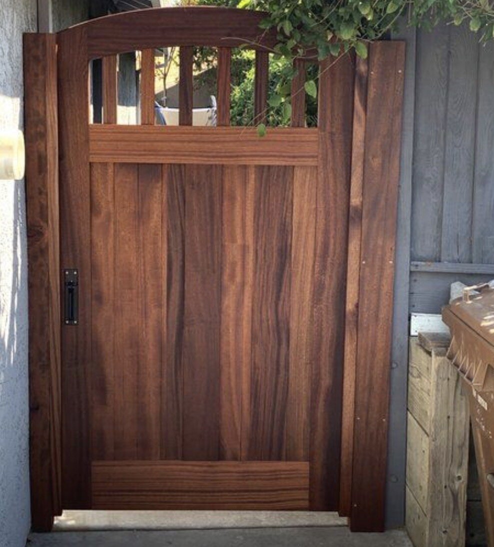 Mahogany craftsman side gate with picket top transom, panel base and flush pull
